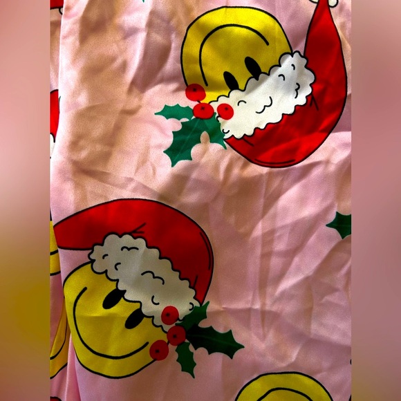 NEW ART CLASS Smiley Faces With Santa Hat Girls Button Down Christmas Pajamas. - Picture 6 of 11